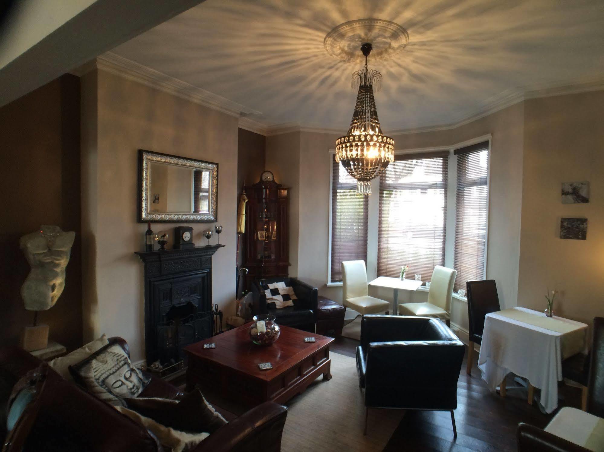 Ty Rosa Rooms Кардифф Экстерьер фото